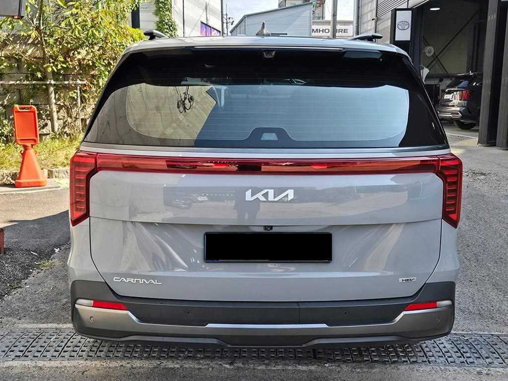 Kia Carnival — photo 04