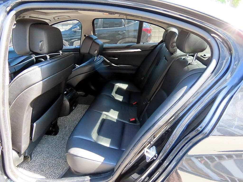 BMW 5-Series — photo 06