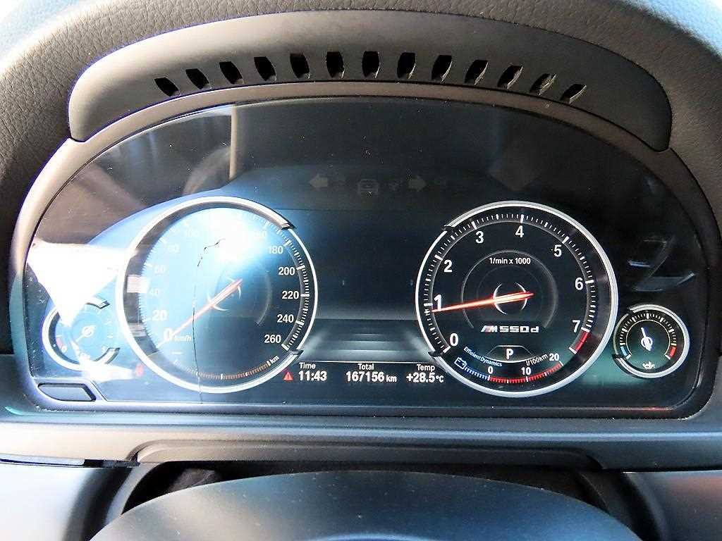 BMW 5-Series — photo 09