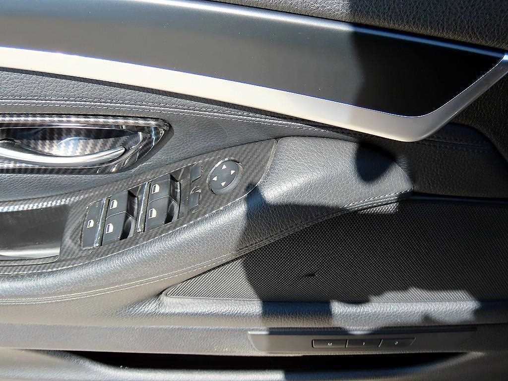 BMW 5-Series — photo 12