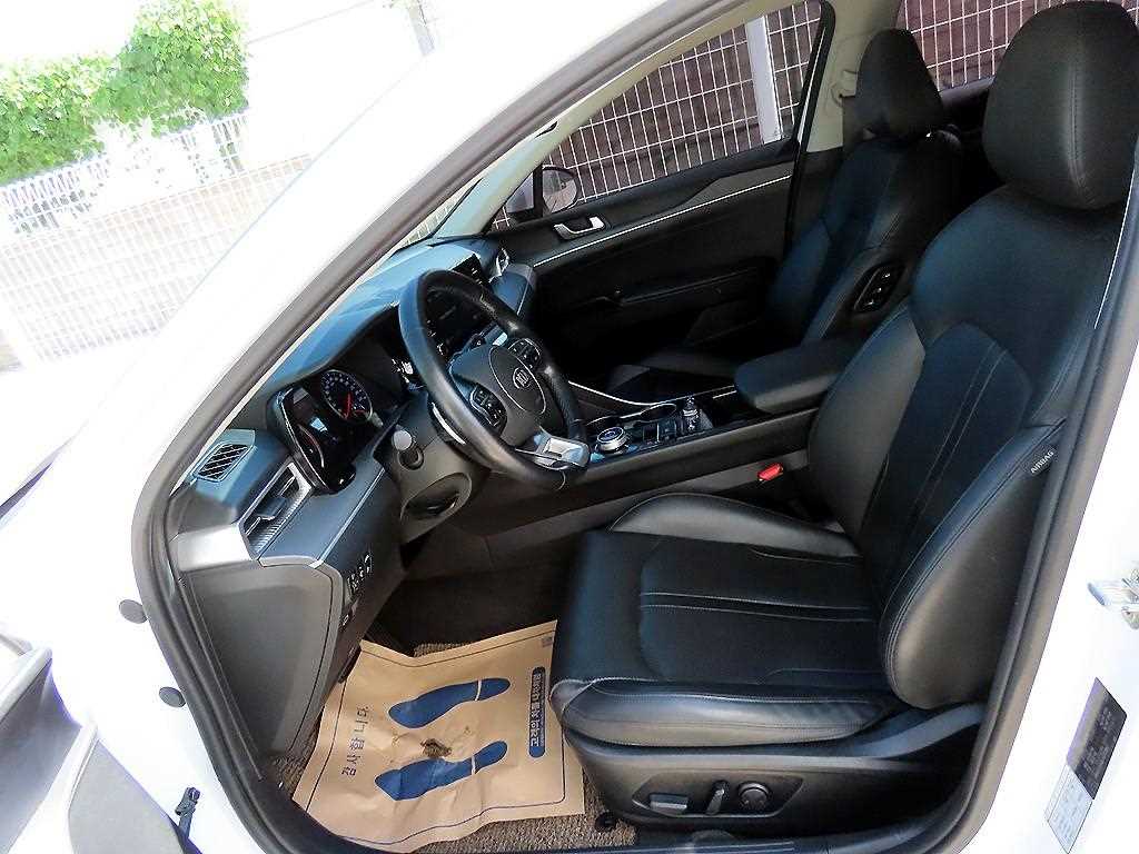Kia K5 — photo 05