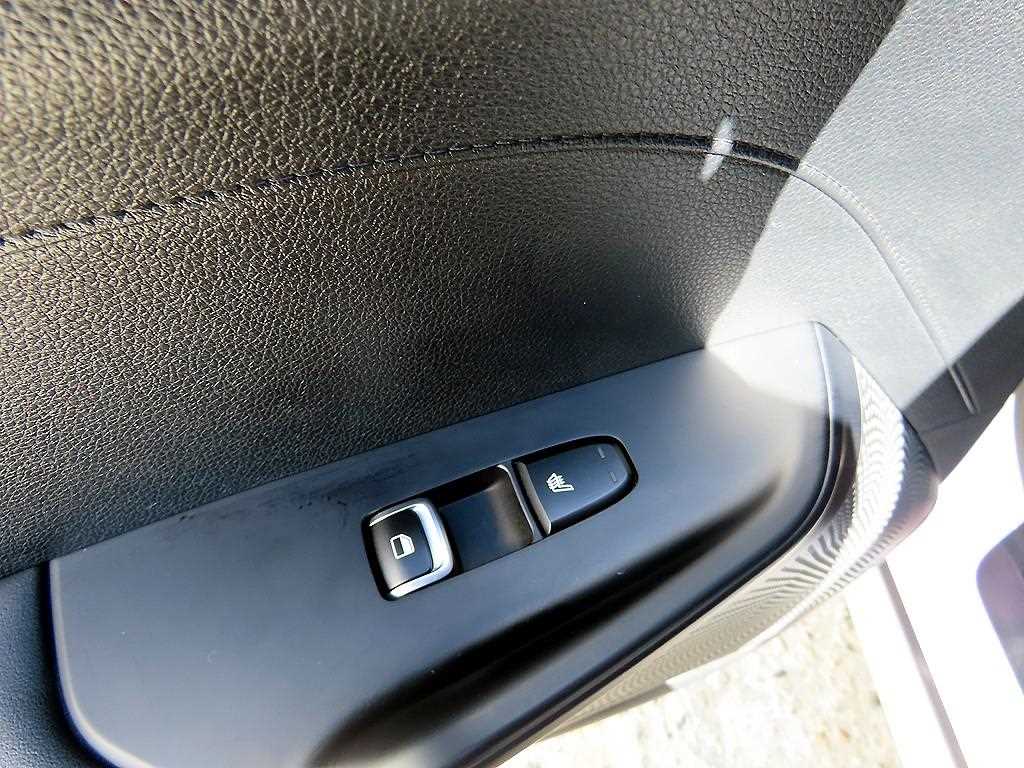 Kia K5 — photo 16