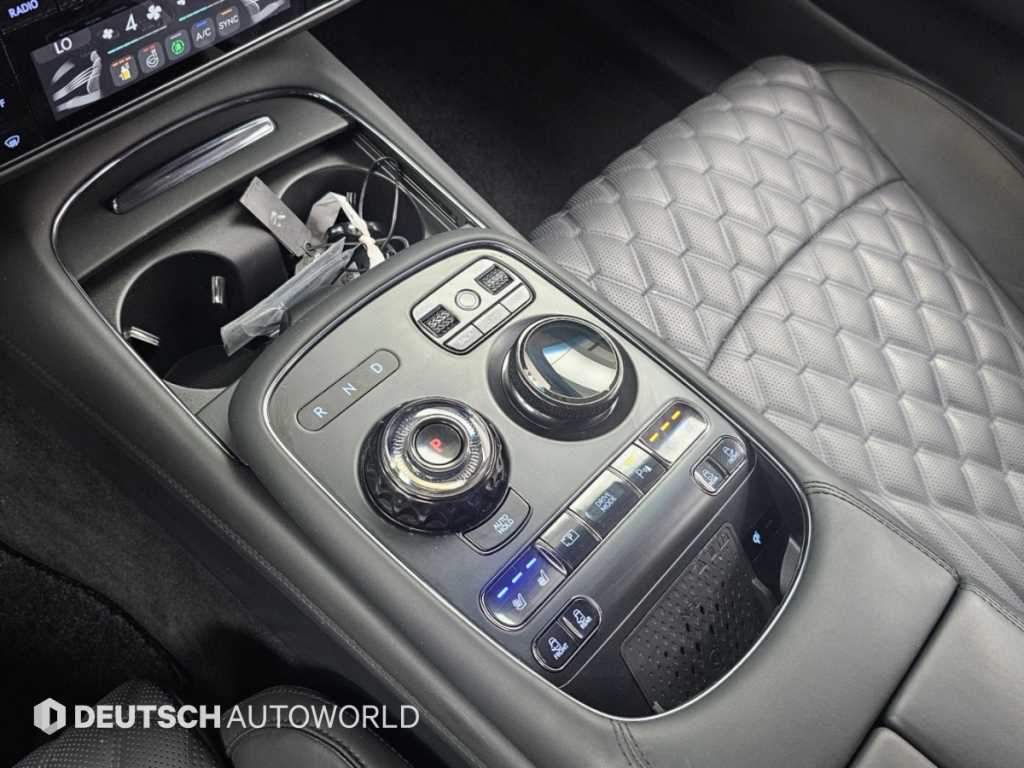 Genesis G90 — photo 09
