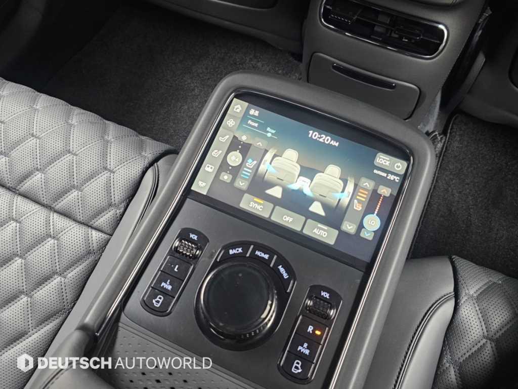 Genesis G90 — photo 16