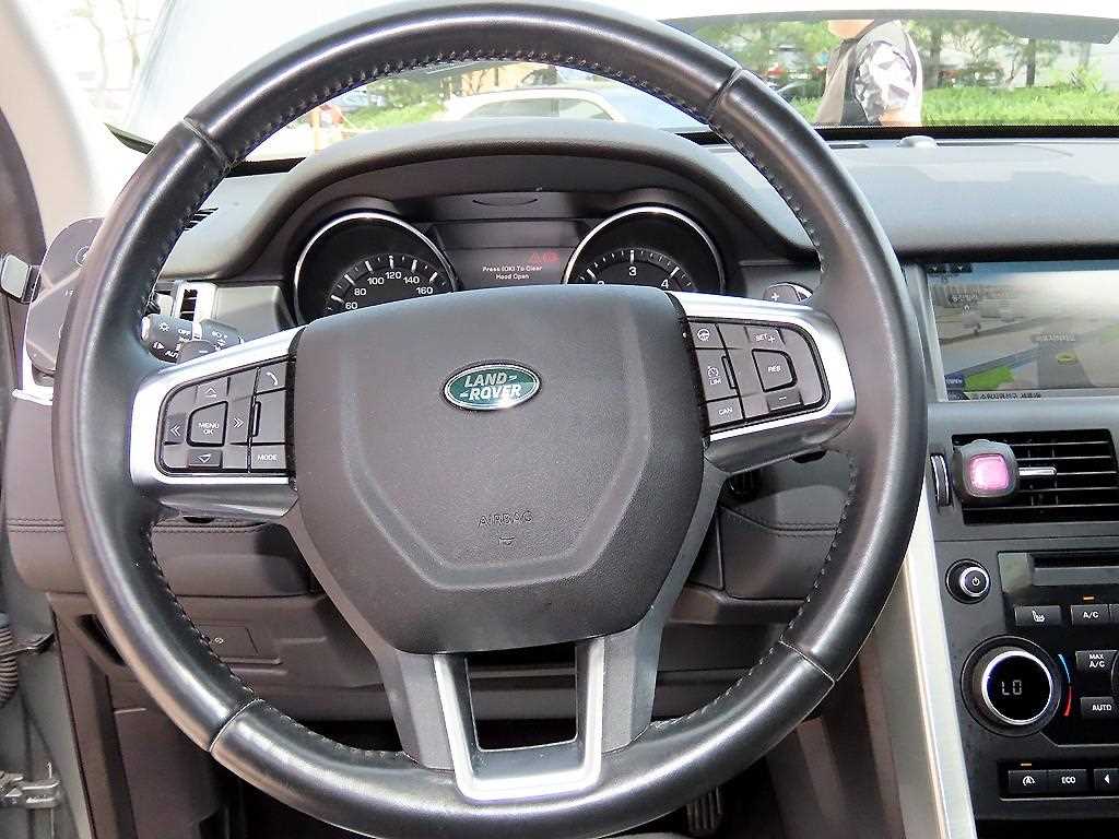 Land Rover Discovery Sport — photo 08