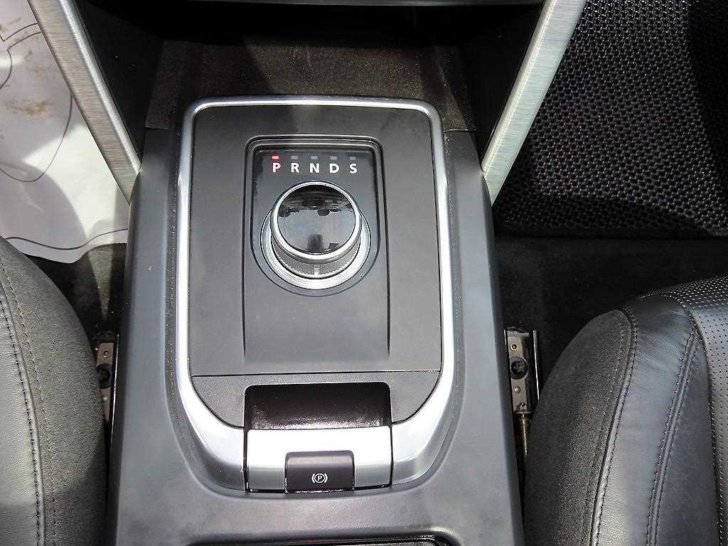 Land Rover Discovery Sport — photo 10