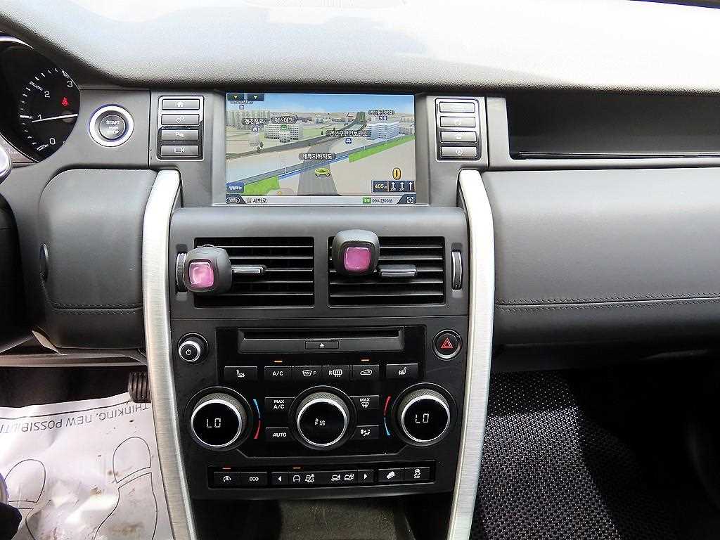 Land Rover Discovery Sport — photo 12