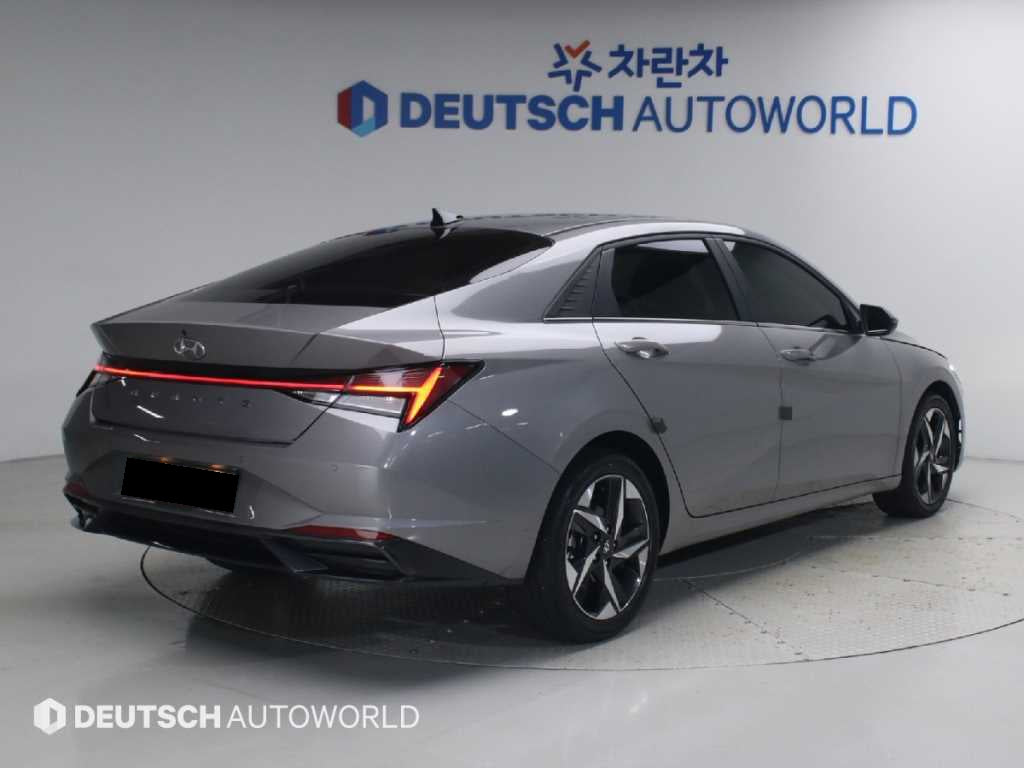 Hyundai Avante — photo 02