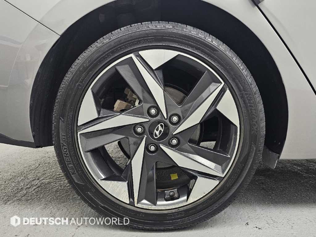 Hyundai Avante — photo 05