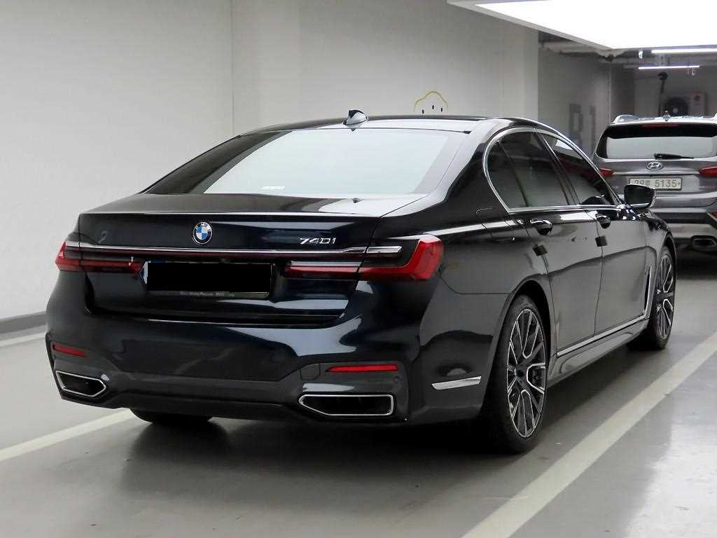 BMW 7-Series — photo 04