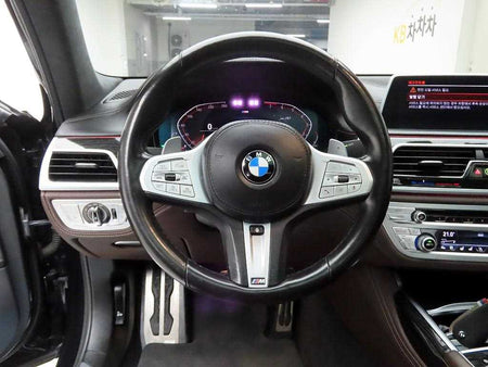BMW 7-Series — photo 08