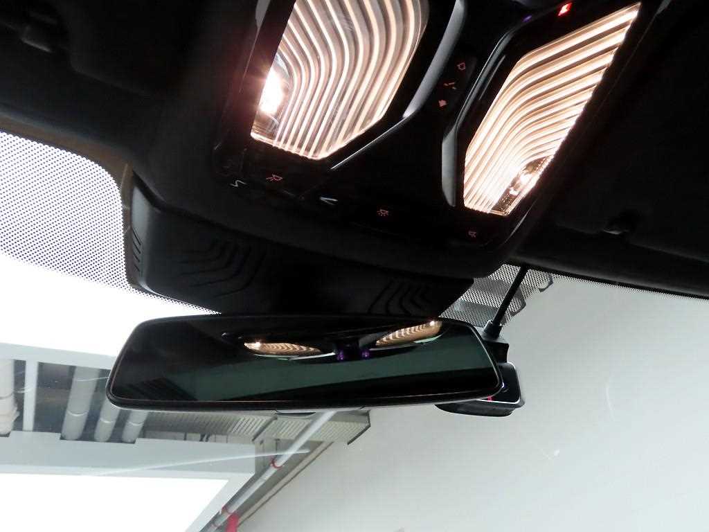 BMW 7-Series — photo 14