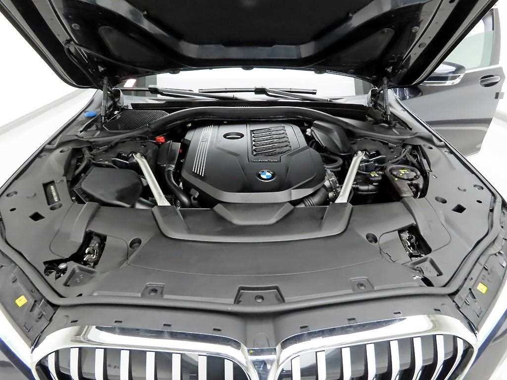 BMW 7-Series — photo 20