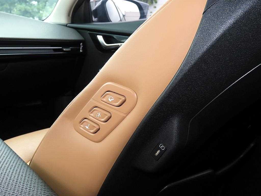 Kia EV6 — photo 14