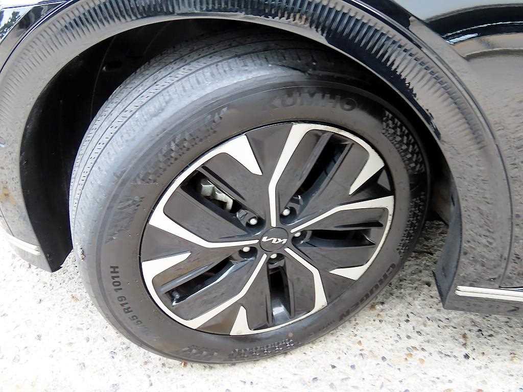Kia EV6 — photo 20