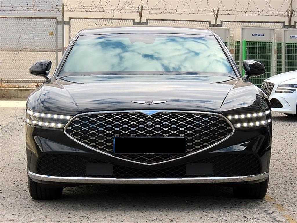 Genesis G90 — photo 01