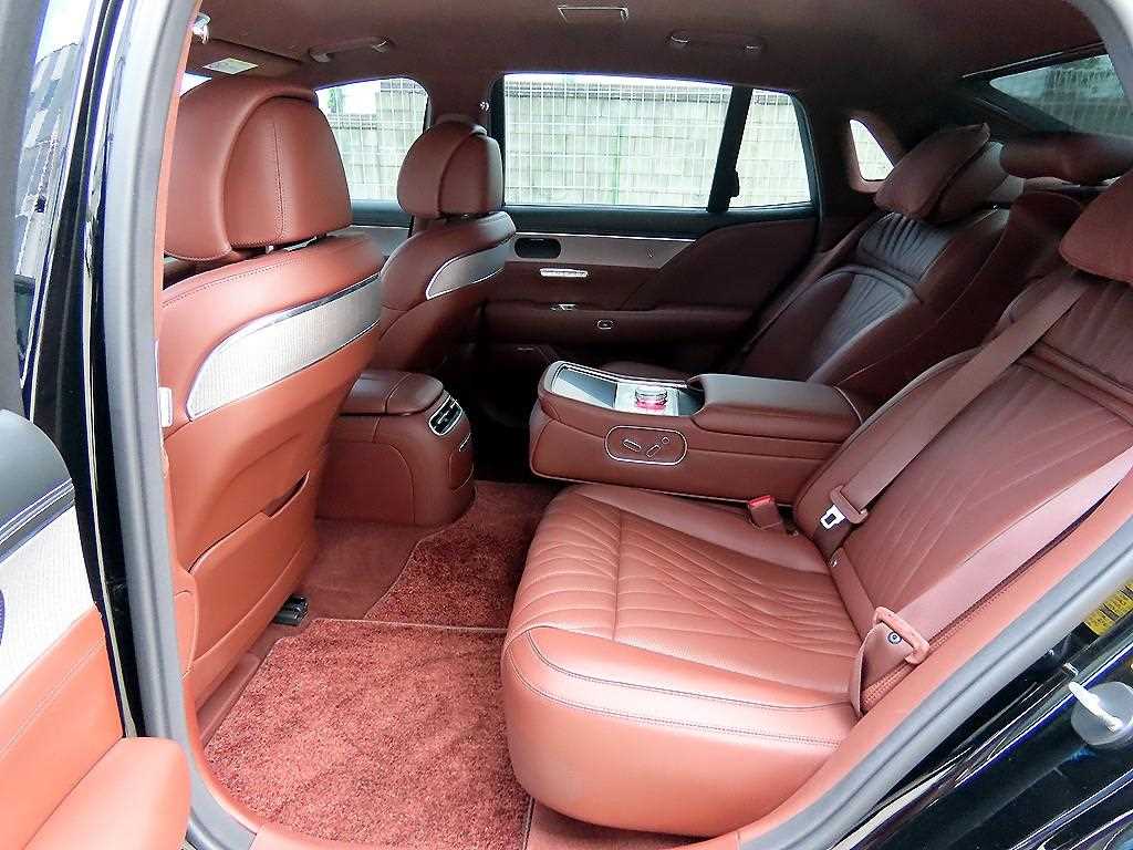 Genesis G90 — photo 06
