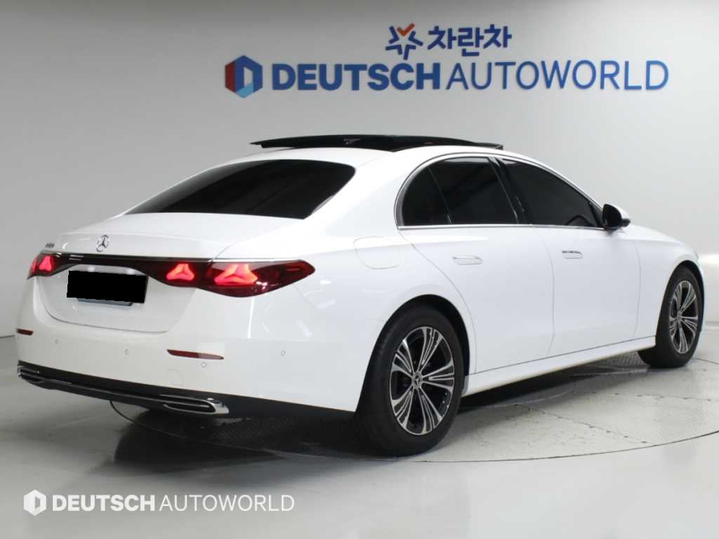 Mercedes-Benz E-Class — photo 02