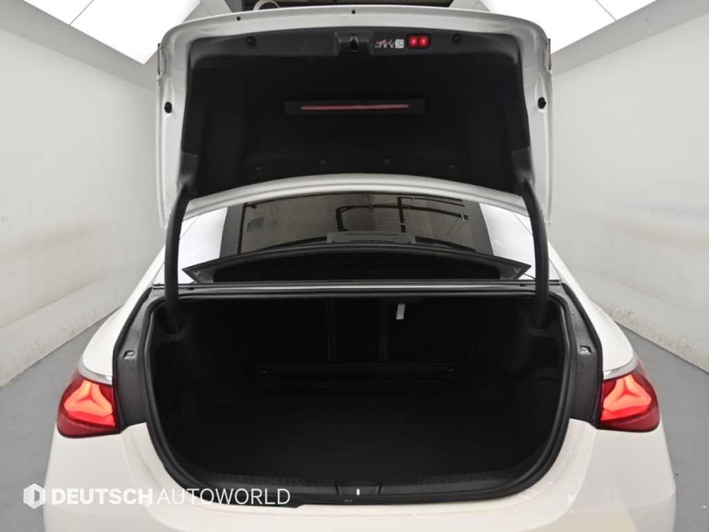 Mercedes-Benz E-Class — photo 05