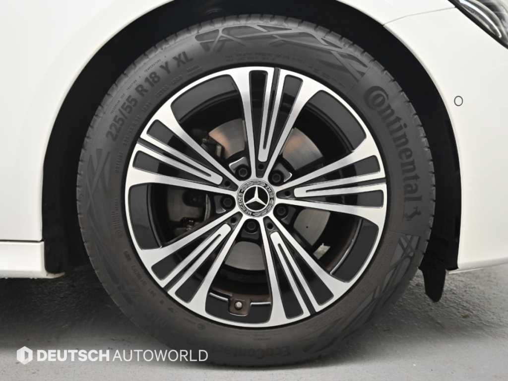 Mercedes-Benz E-Class — photo 06
