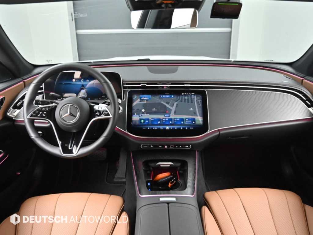 Mercedes-Benz E-Class — photo 08