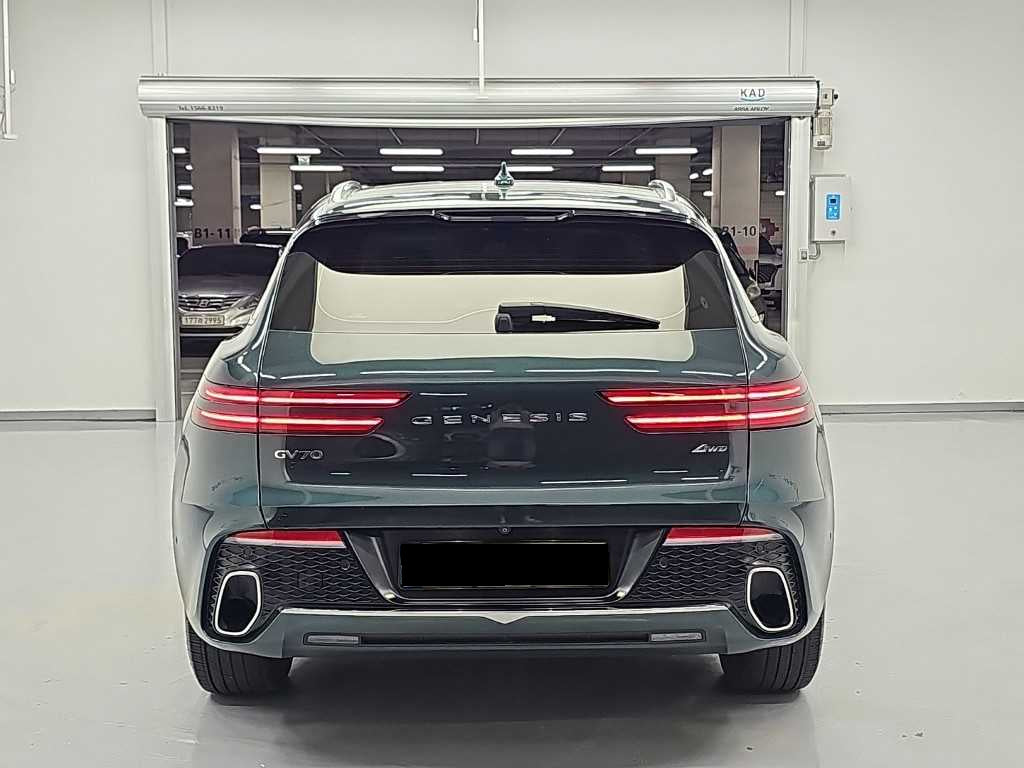 Genesis GV70 — photo 03