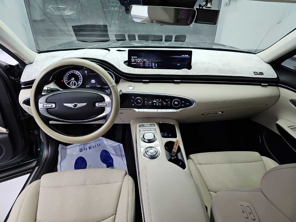Genesis GV70 — photo 07