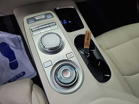 Genesis GV70 — photo 08