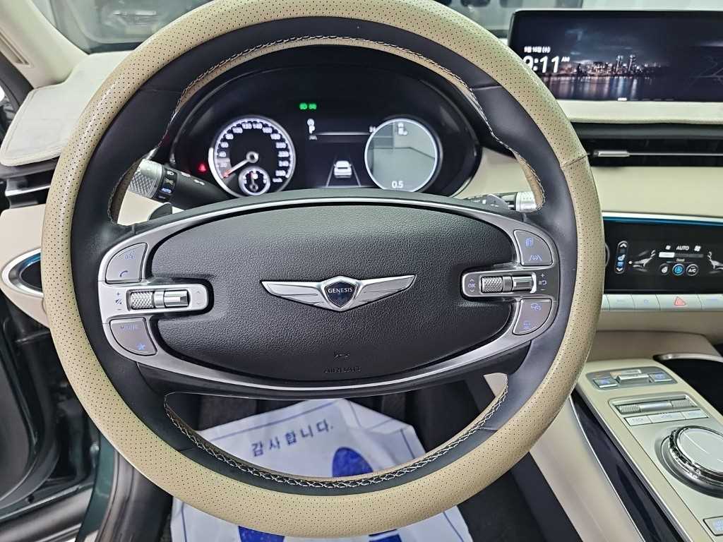 Genesis GV70 — photo 09