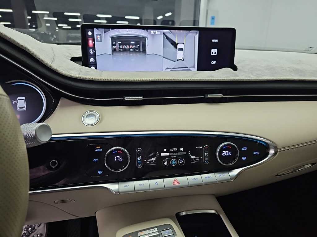 Genesis GV70 — photo 10