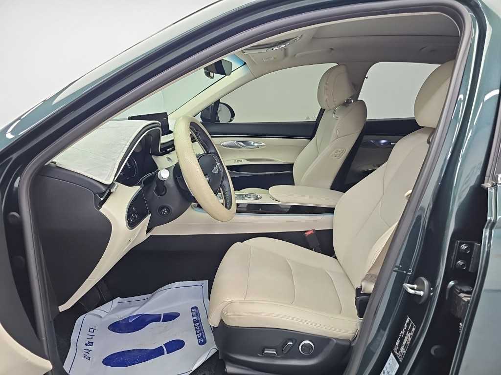 Genesis GV70 — photo 11