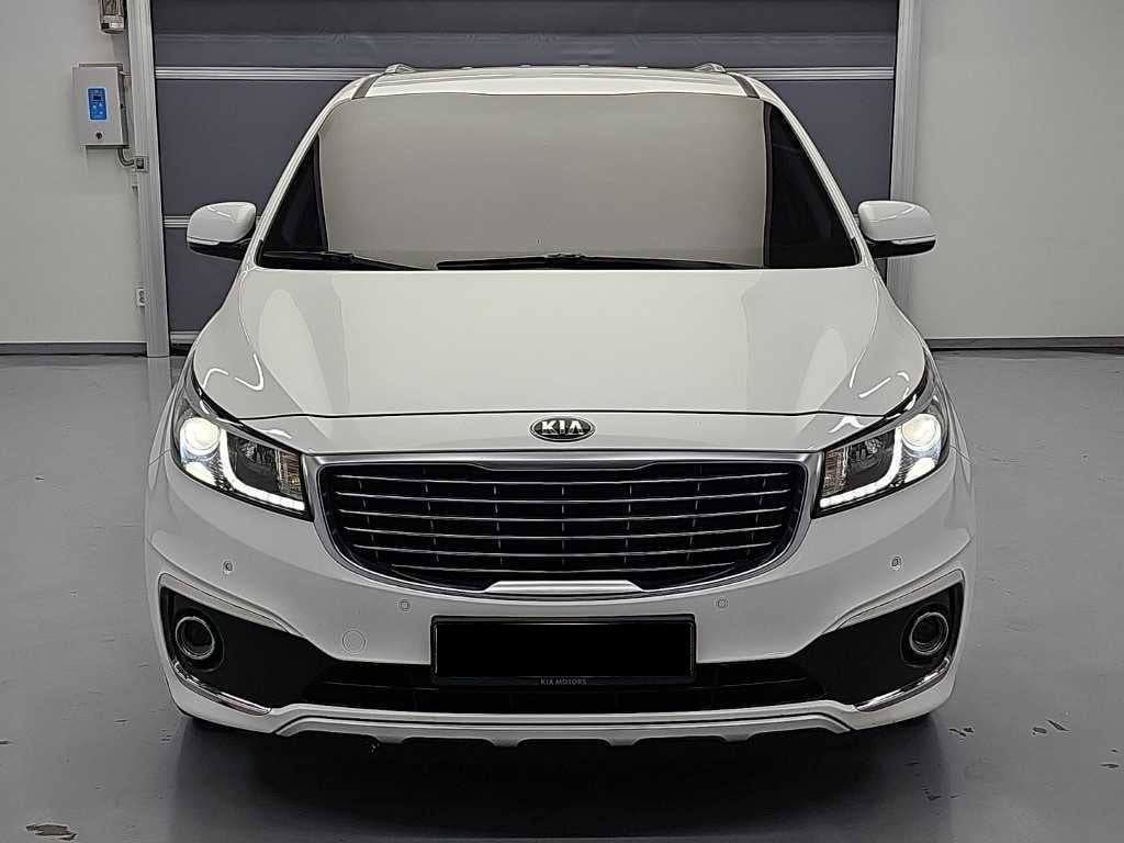 Kia Carnival — photo 02
