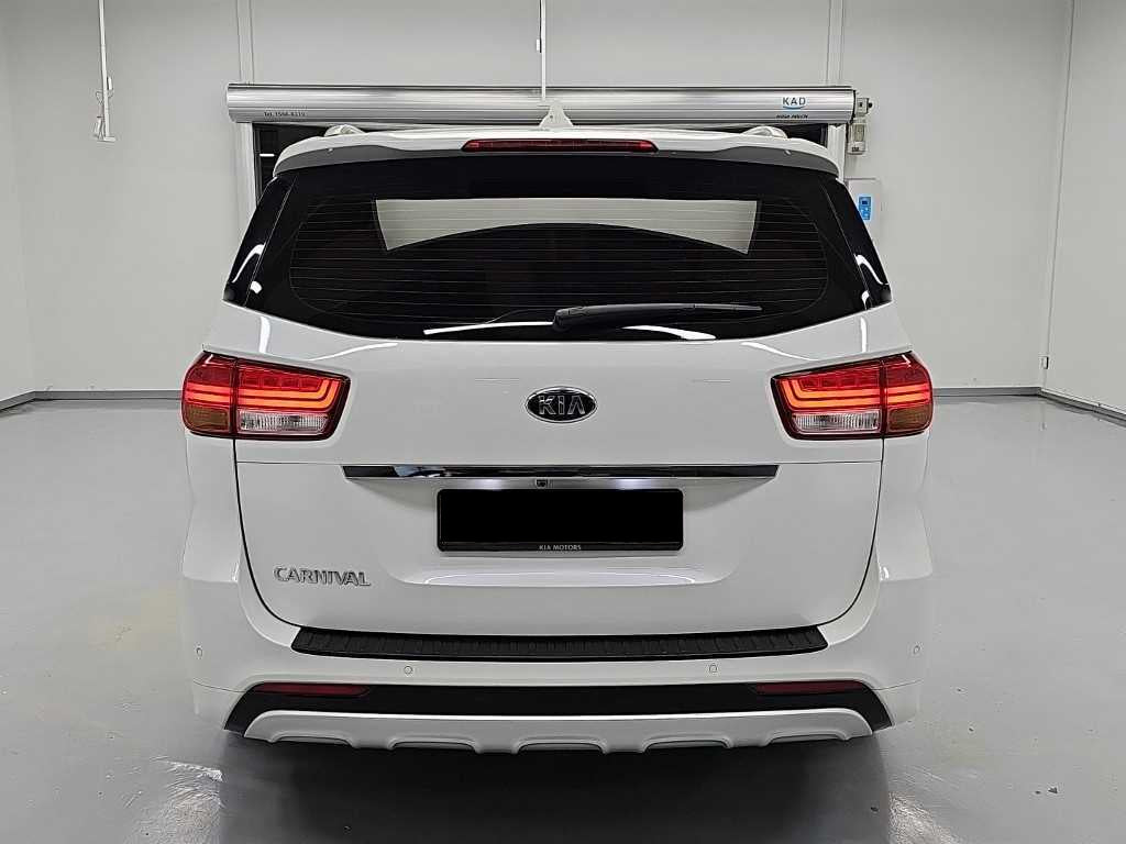 Kia Carnival — photo 03