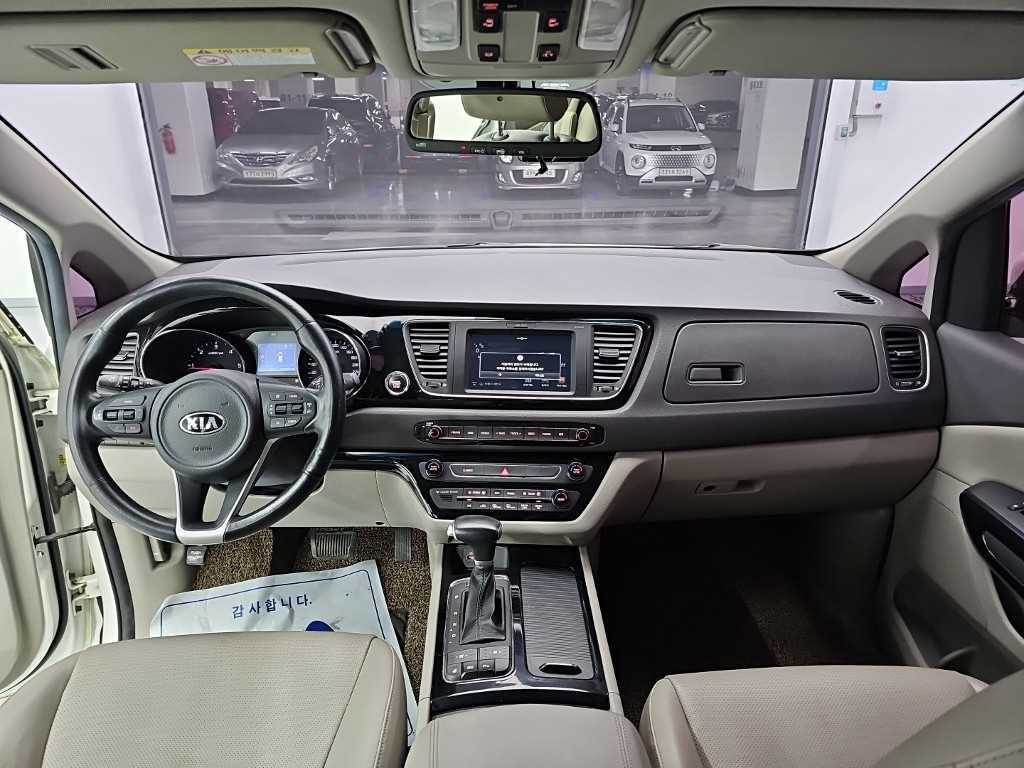 Kia Carnival — photo 07