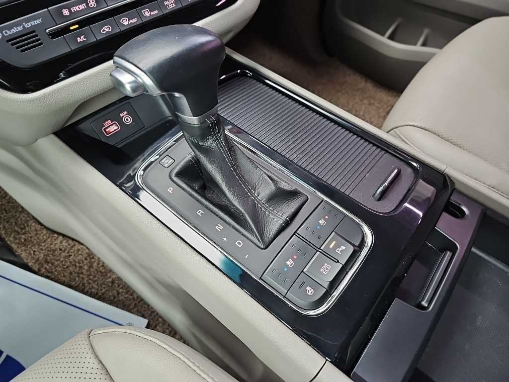 Kia Carnival — photo 08