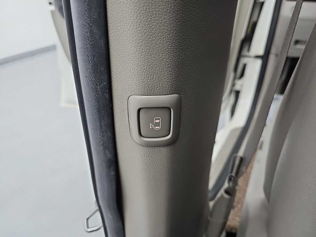Kia Carnival — photo 14