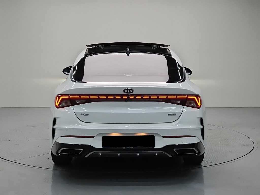 Kia K5 — photo 03