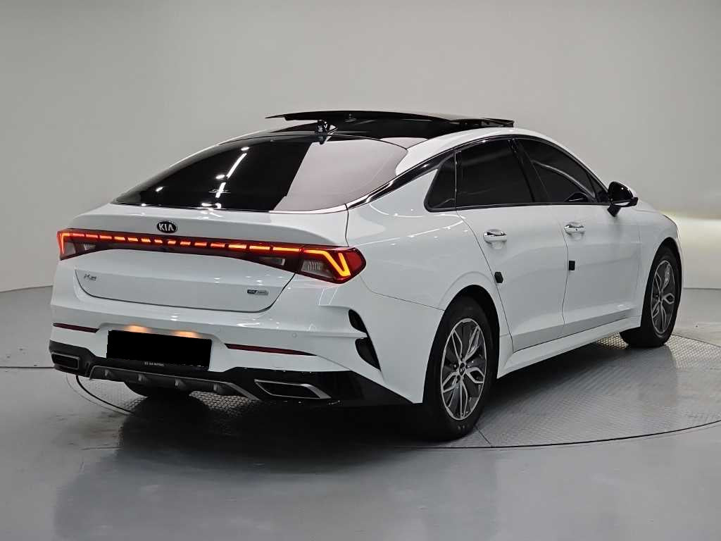 Kia K5 — photo 04