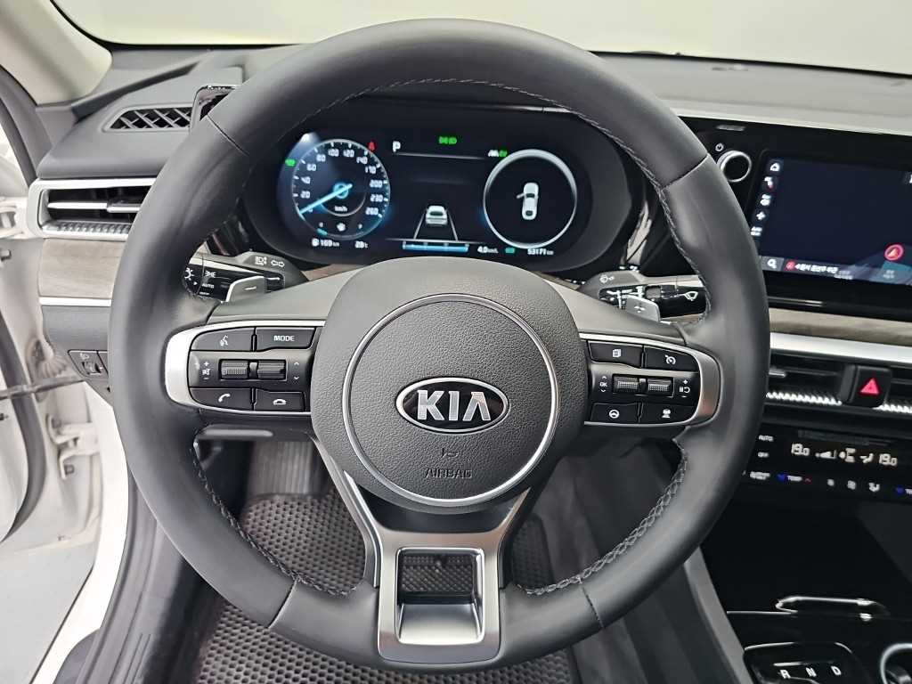 Kia K5 — photo 09