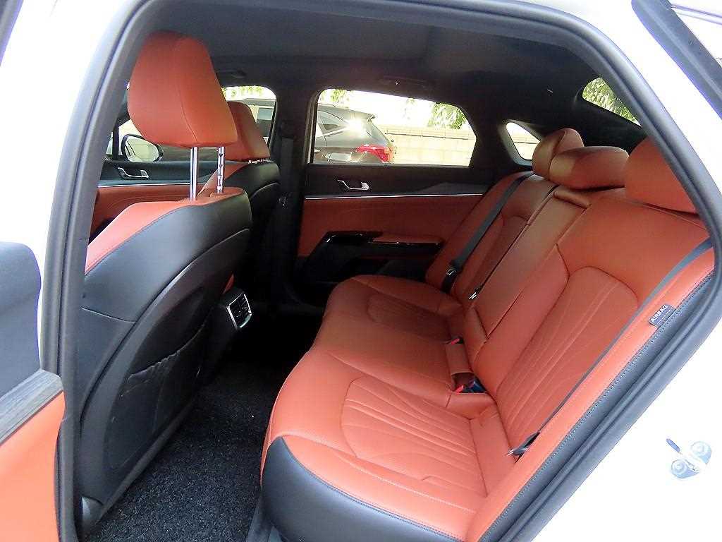 Kia K5 — photo 06