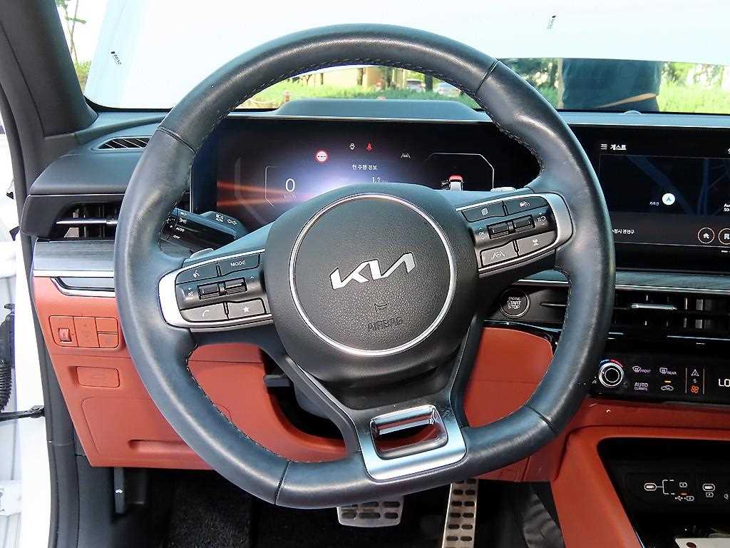 Kia K5 — photo 09