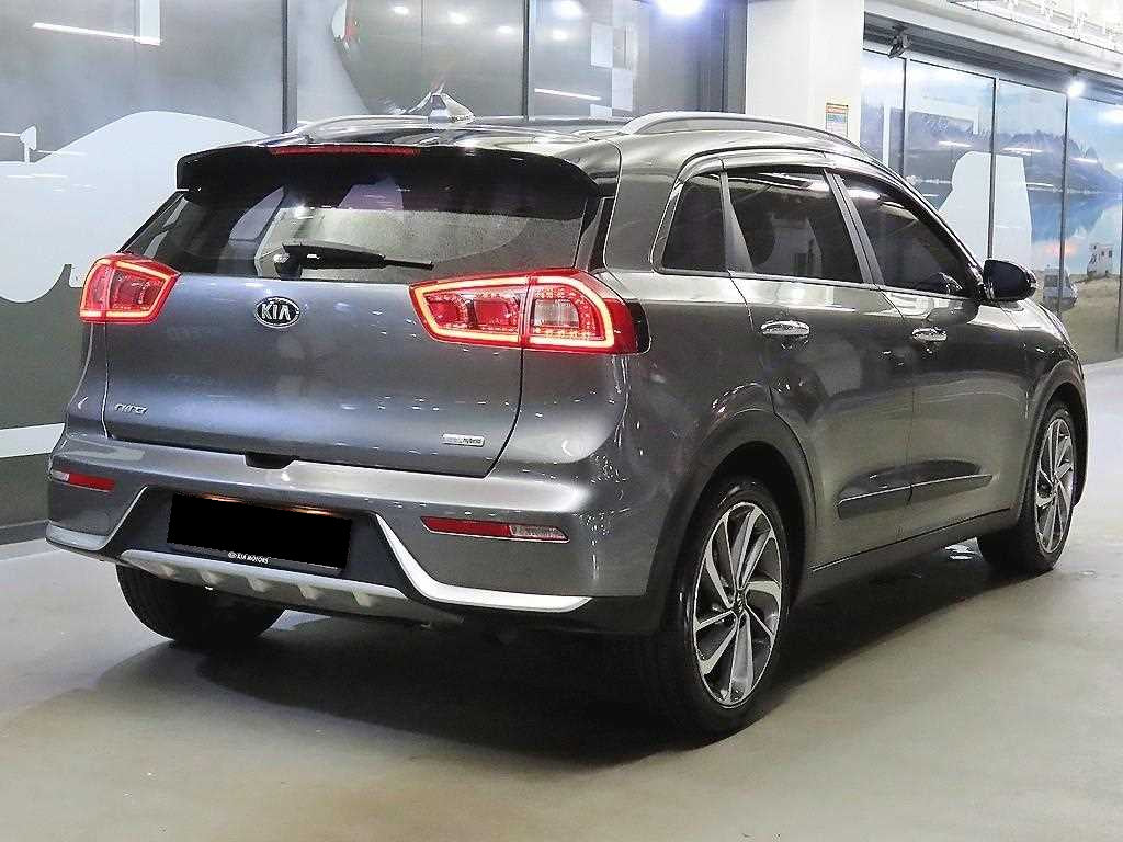 Kia Niro — photo 04