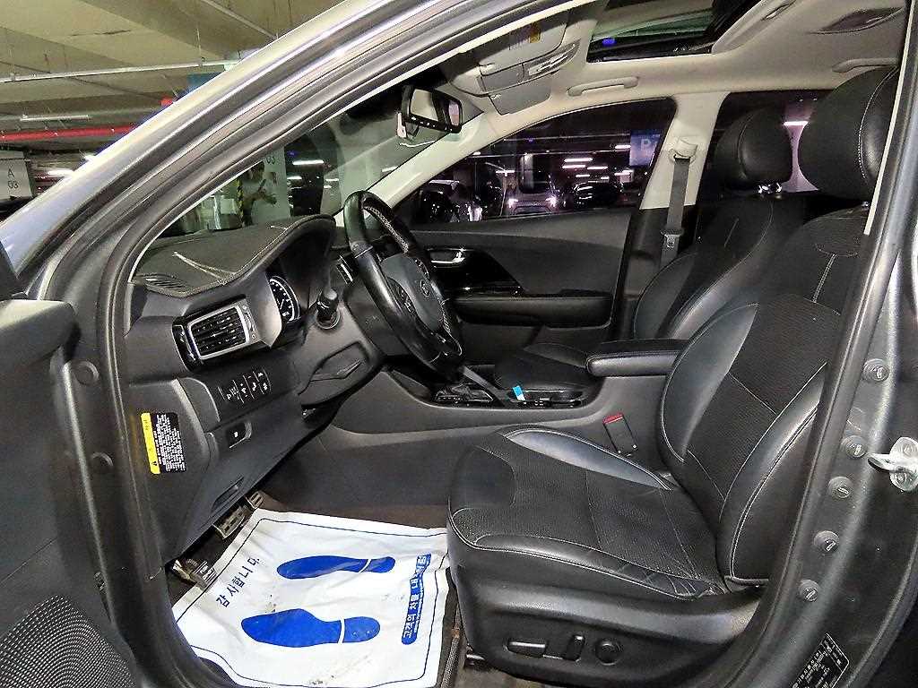 Kia Niro — photo 06