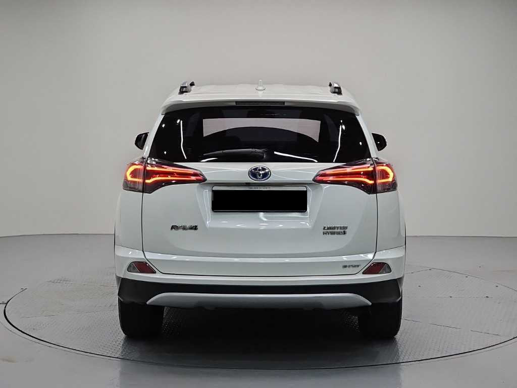 Toyota RAV4 — photo 03