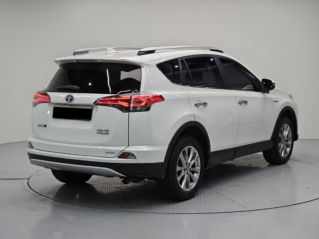 Toyota RAV4 — photo 04