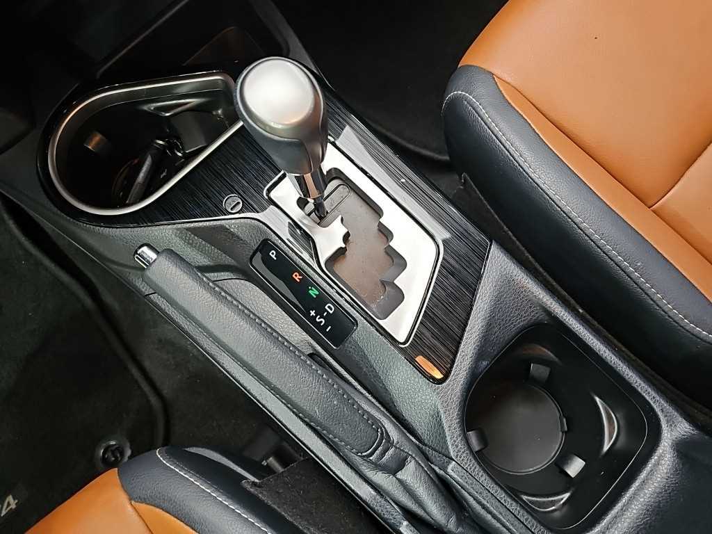 Toyota RAV4 — photo 08