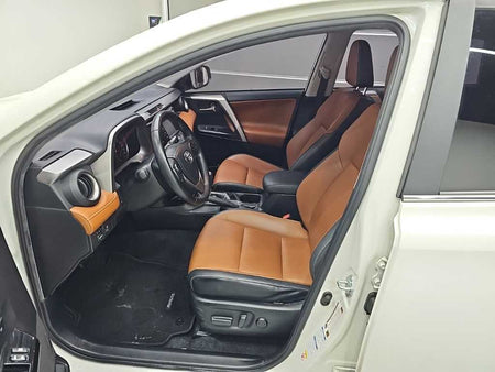 Toyota RAV4 — photo 11