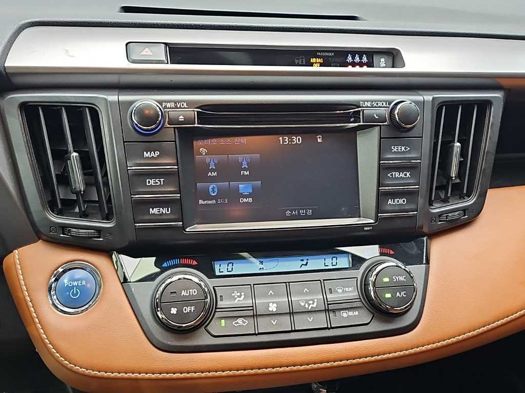 Toyota RAV4 — photo 14