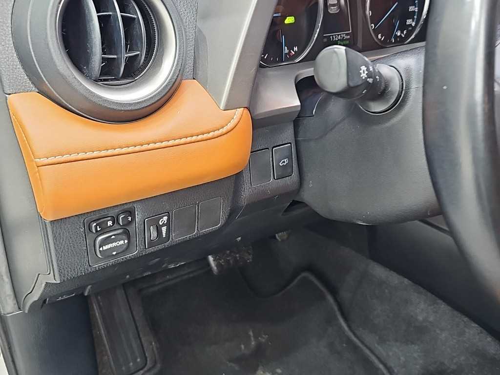 Toyota RAV4 — photo 17