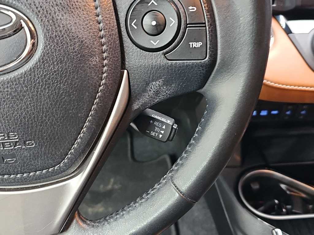 Toyota RAV4 — photo 18